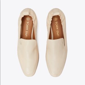Kira Stretch Loafer
Color: New Cream Size: 7.5
Qty: 1
Style #73879